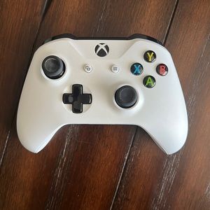 White Xbox controller